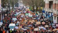 Manifestationen des Frühlings Manifestationen der Feier des Feiertags