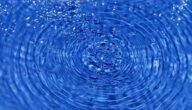 Ein Thema über die Wirkung von Jerash Die Vorteile von Rosenwasser für fettige Haut