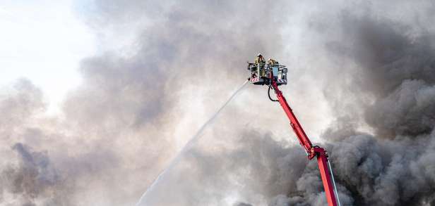 Übungen zum Dehnen eines schlaffen Körpers und zum Verbrennen von Fett Übungen zum Dehnen eines schlaffen Körpers und zum Verbrennen von Fett