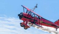 Wie man ein Flugzeug fliegt Wie man ein Flugzeug fliegt