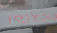 Was ist der Unterschied zwischen Liebe und Anbetung Was ist der Unterschied zwischen Liebe und Anbetung